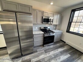 901 S Valley Ave in Olyphant, PA - Building Photo