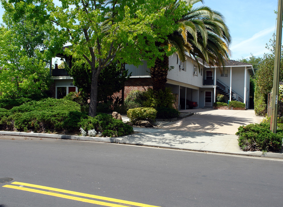 105 Carlton in Los Gatos, CA - Foto de edificio