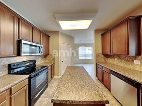 5823 Grayson Cv in San Antonio, TX - Building Photo - Building Photo