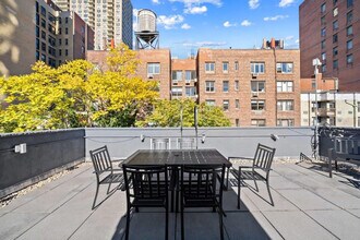 323 E 78th St in New York, NY - Building Photo - Building Photo