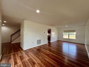 210 Posting Way in Charles Town, WV - Building Photo - Building Photo