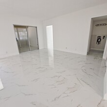 151 Stratford K in West Palm Beach, FL - Building Photo - Building Photo