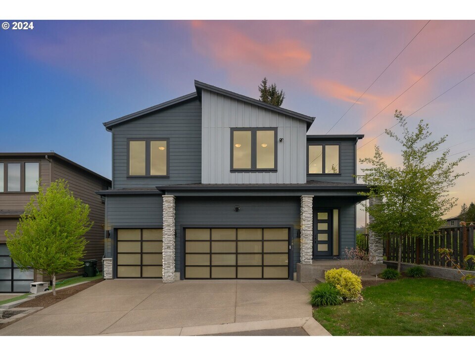 14615 NW Fricke Ln in Portland, OR - Foto de edificio