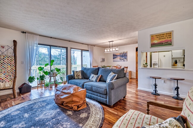 37 Dogwood Knob in Sapphire, NC - Building Photo - Building Photo