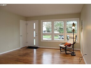 9330 N Fairhaven Ave in Portland, OR - Building Photo - Building Photo