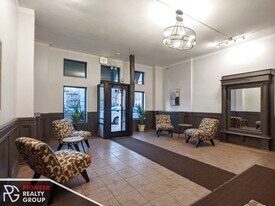 739 W Belmont Ave, Unit 402 in Chicago, IL - Building Photo