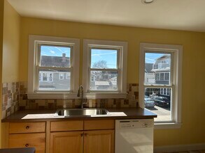 182 Palmer St, Unit 1 in Arlington, MA - Foto de edificio - Building Photo