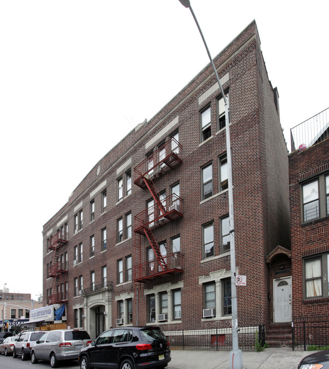 Parocean Apartments in Brooklyn, NY - Building Photo