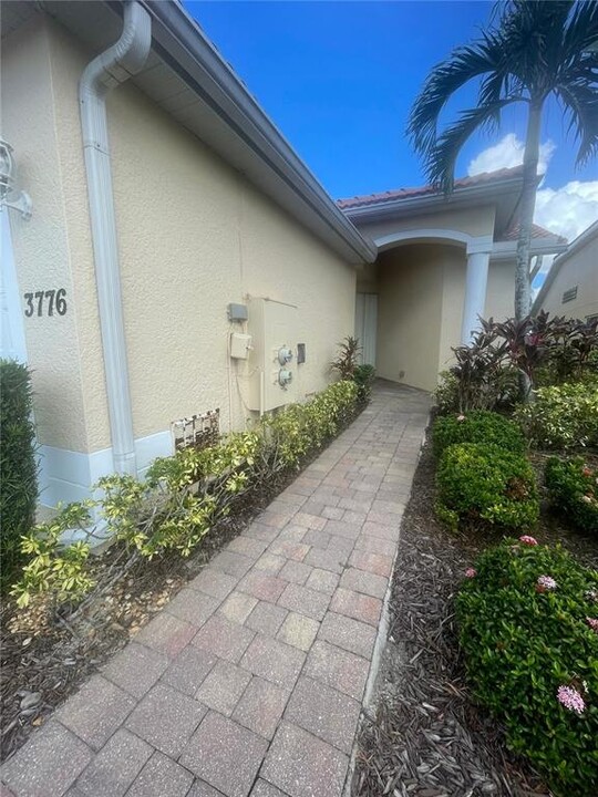 3776 Albacete Cir in Punta Gorda, FL - Foto de edificio