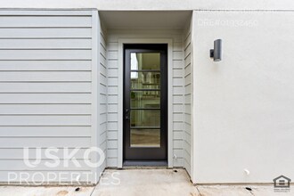 2505 W St-Unit -3 in Sacramento, CA - Building Photo - Building Photo