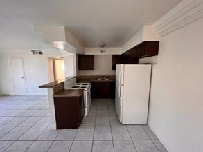 4945 Kell Ln in Las Vegas, NV - Building Photo - Building Photo