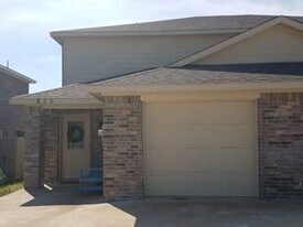 835 E College St in Princeton, TX - Building Photo
