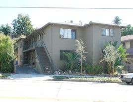 724 Silver Lake Blvd Apartments