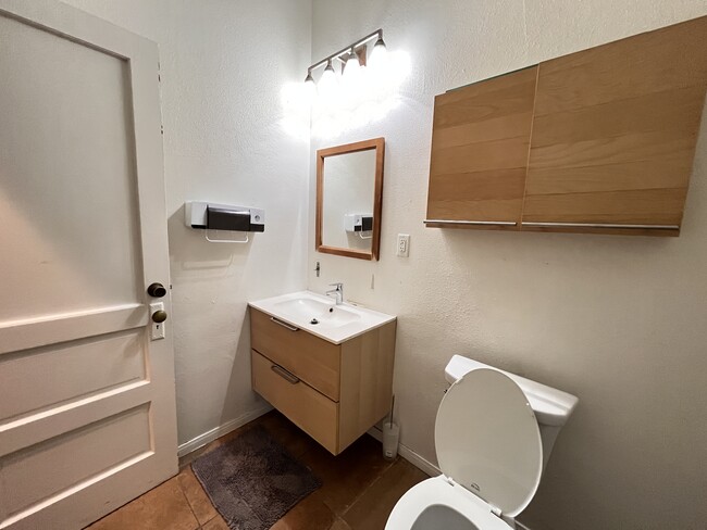 3021 Van Buren Pl in Los Angeles, CA - Building Photo - Building Photo
