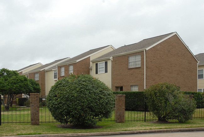 Reflections On Gentryside Townhomes in Houston, TX - Building Photo - Building Photo