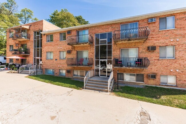 4126 W 8th St in Cincinnati, OH - Building Photo - Building Photo