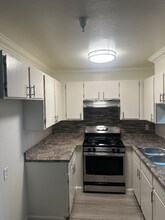 5811 Tujunga Ave in Los Angeles, CA - Foto de edificio - Building Photo