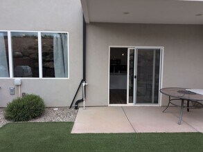 806 E Desert Cactus Dr in Washington, UT - Building Photo - Building Photo