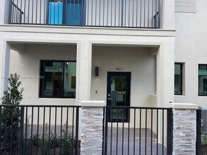 4612 NW 83rd Pkwy-Unit -4612 in Doral, FL - Building Photo - Building Photo