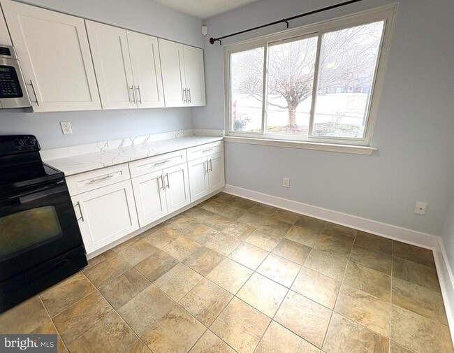 306 Paddock Dr in Chesterbrook, PA - Building Photo - Building Photo