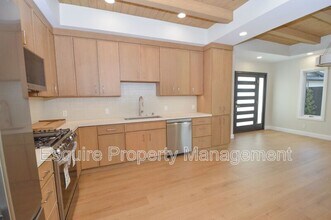 1154 Essex Way in Thousand Oaks, CA - Building Photo - Building Photo