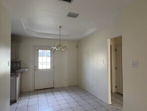 1200 Violet Ave, Unit A in McAllen, TX - Foto de edificio - Building Photo