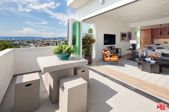 property at 855 1/2 Hyperion Ave