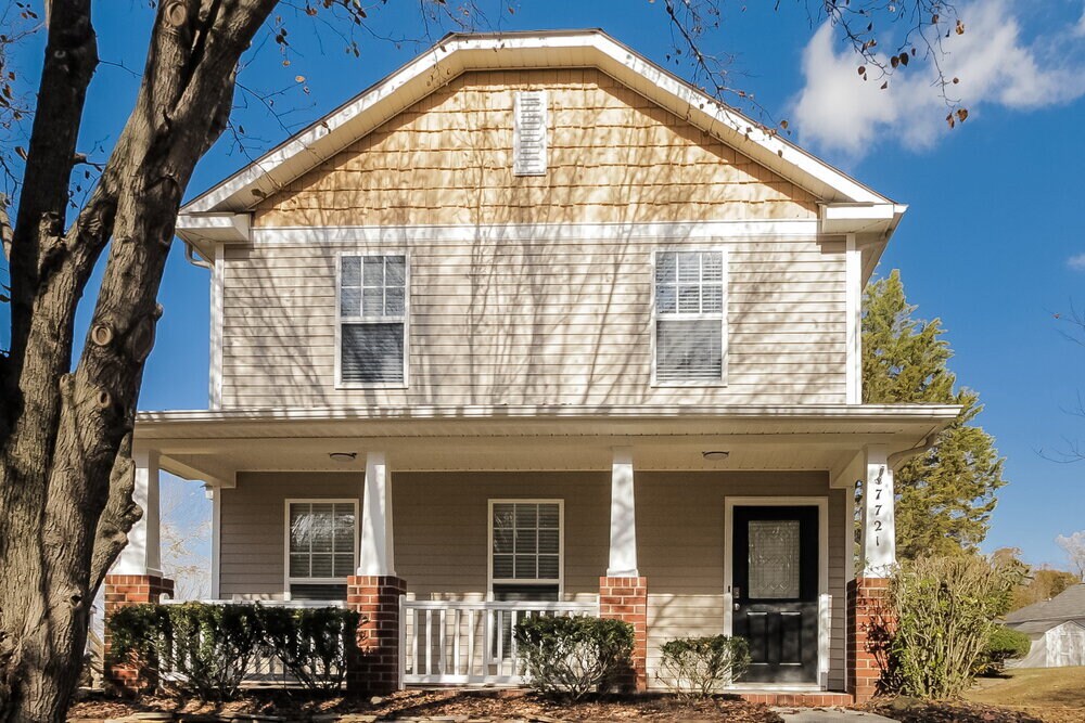 7721 Prairie Rose Ln in Huntersville, NC - Foto de edificio