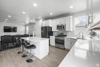 13099 Twisted Oaks Dr, Unit BL21 in Riverton, UT - Building Photo - Building Photo