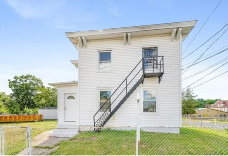 104 1st St in New Britain, CT - Building Photo