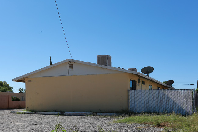 5754 E 28th St in Tucson, AZ - Building Photo - Building Photo