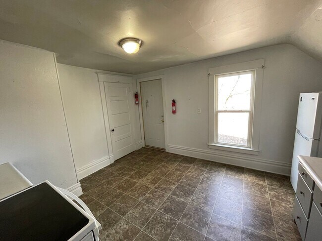 817 Egleston Ave in Kalamazoo, MI - Building Photo - Building Photo