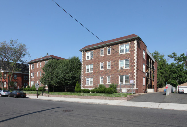 18 Lincoln St in New Britain, CT - Foto de edificio - Building Photo