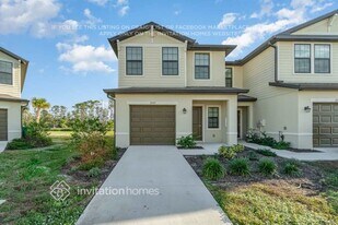 2047 E Landings Wy in Port Charlotte, FL - Building Photo