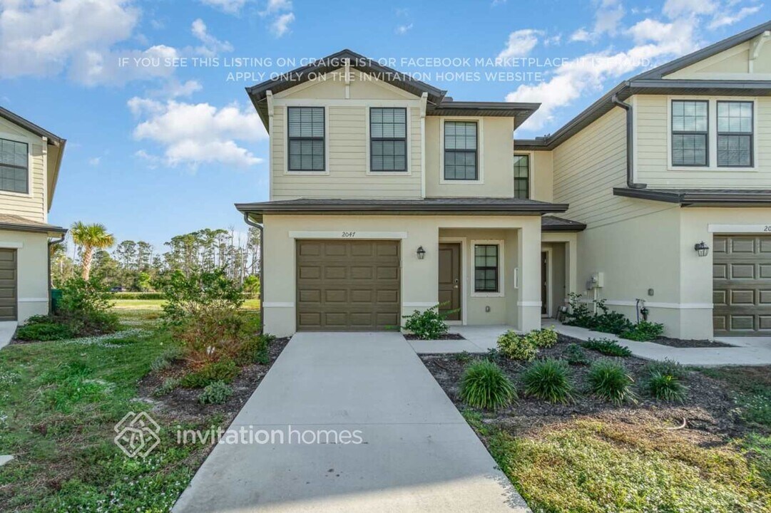 2047 E Landings Wy in Port Charlotte, FL - Foto de edificio