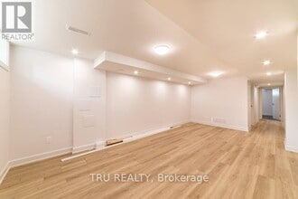 2424 Iris St in Ottawa, ON - Building Photo - Building Photo