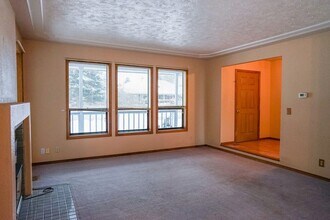 1093 E Loch Haven Dr in Hayden, ID - Building Photo - Building Photo
