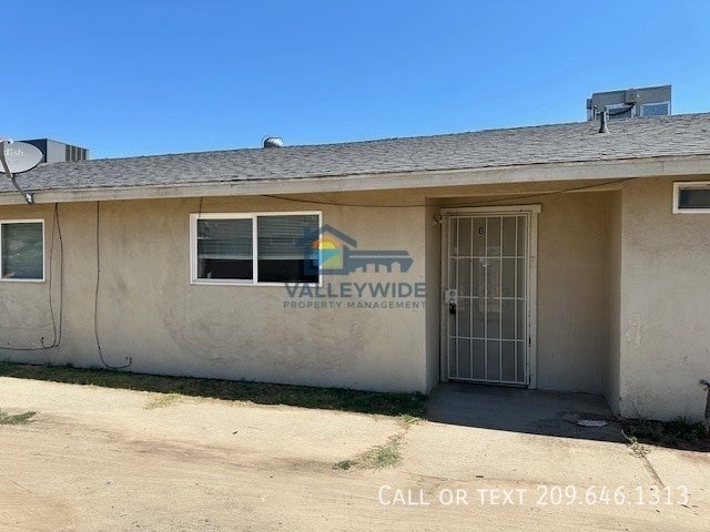 property at 1121 Roselawn Ave