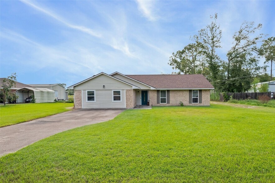 19661 Lazy Ln in Porter, TX - Building Photo