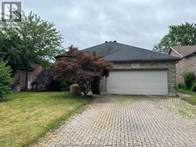 property at 945 Imperial Crescent