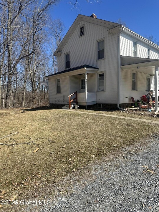 91 Condon Rd in Stillwater, NY - Building Photo