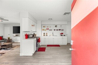 615 S 10th St in Las Vegas, NV - Building Photo - Building Photo