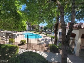 7413 W Russell Rd in Las Vegas, NV - Building Photo - Building Photo
