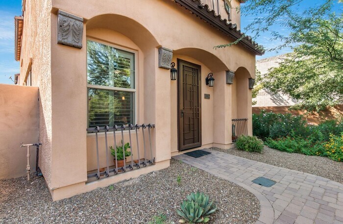 2012 E Heartwood Ln in Phoenix, AZ - Building Photo