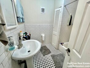 1728 Beacon St in Brookline, MA - Building Photo - Building Photo