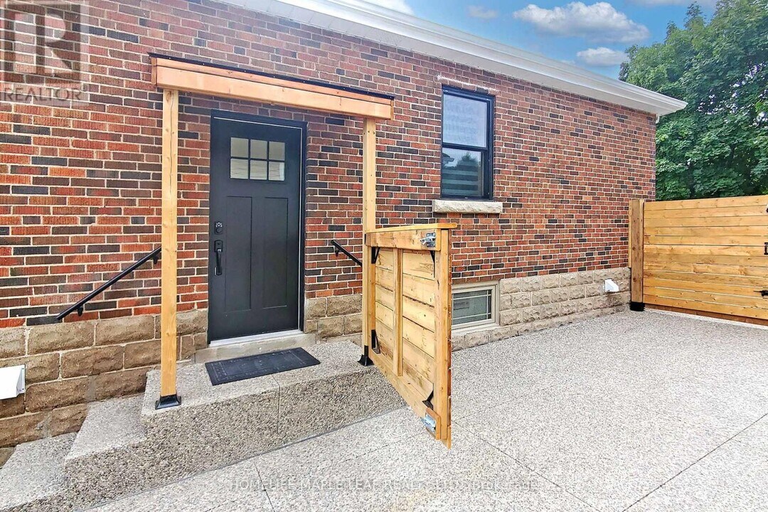 62 Montrose Ave in Hamilton, ON - Building Photo