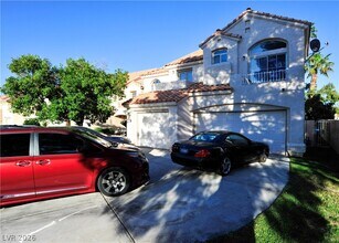 5432 Royal Vista Ln in Las Vegas, NV - Building Photo - Building Photo