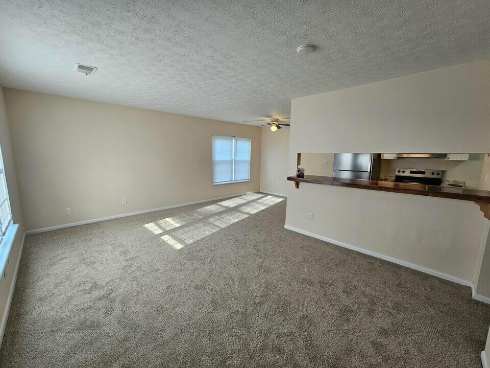 2446 Winding Hills Ct in Columbus, OH - Foto de edificio