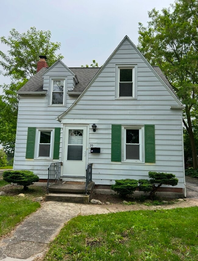 70 Westview Ter