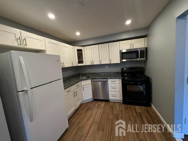 322 College Dr in Edison, NJ - Building Photo - Building Photo
